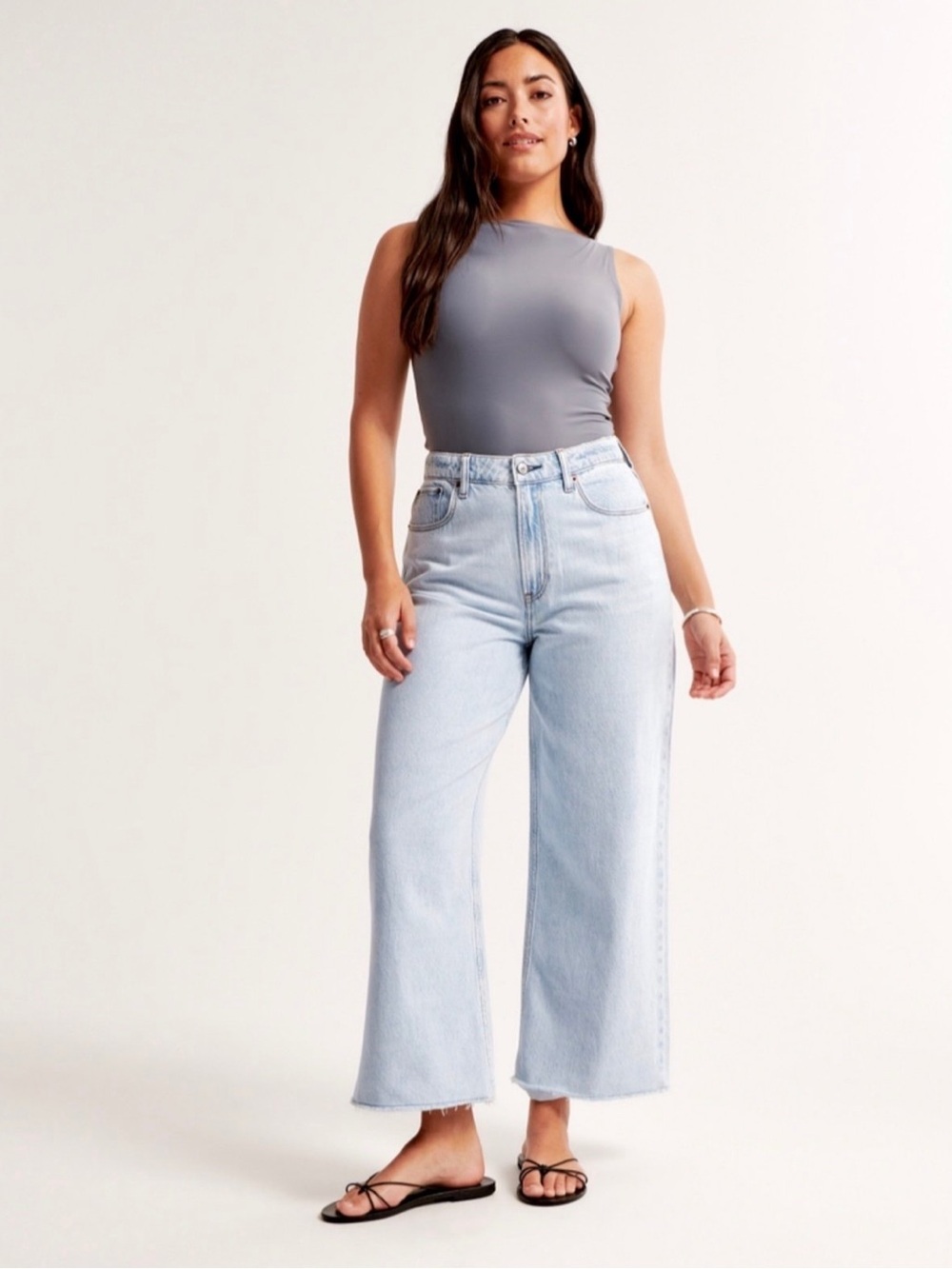 NWT Abercrombie High-Rise Cropped Wide Leg Jeans Light Wash Raw Hem SZ 33 Short
